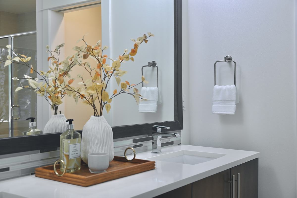 Bathroom staged by Top Staging And Design at the Kirkland project